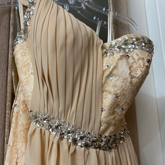 Formal dress/ball Gown - Picture 4 of 7